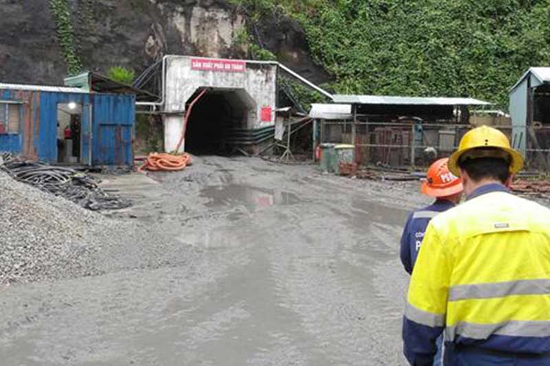  Photos of employees5